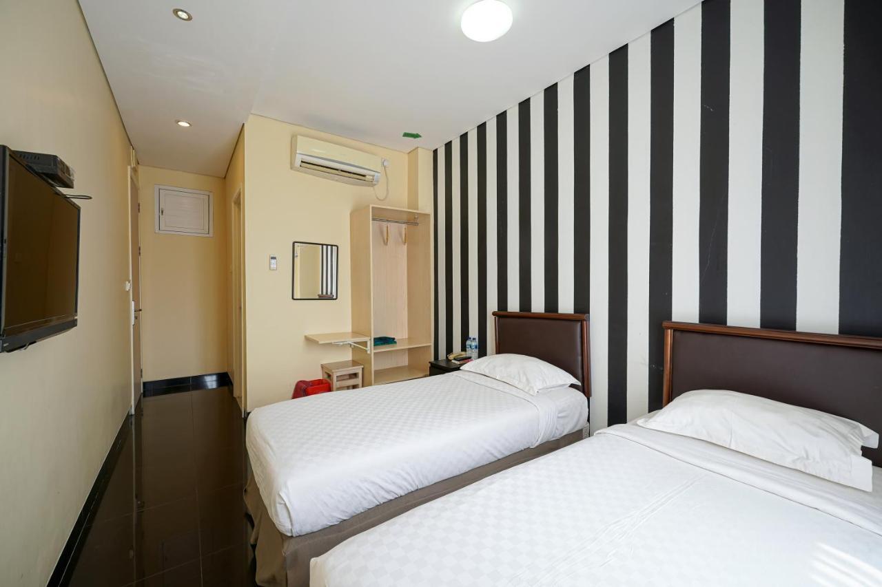 Multi 88 Syariah Hotel Jakarta Exterior photo
